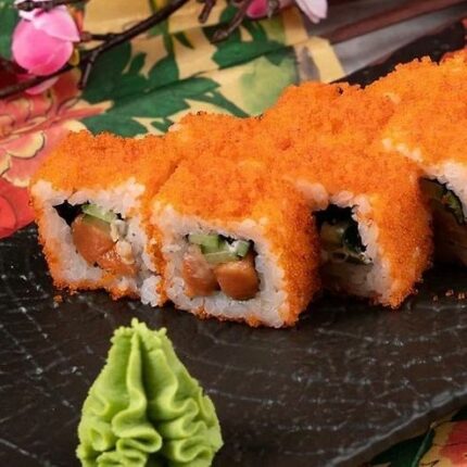 Ролл Калифорния с лососем