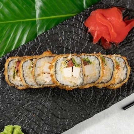 Горячий ролл Цезарь люкс с курицей