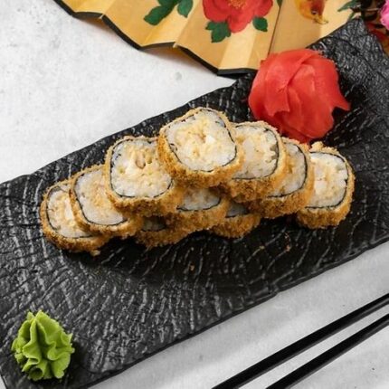 Горячий ролл Цезарь с курицей