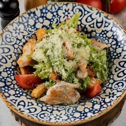 Салат Цезарь с курицей